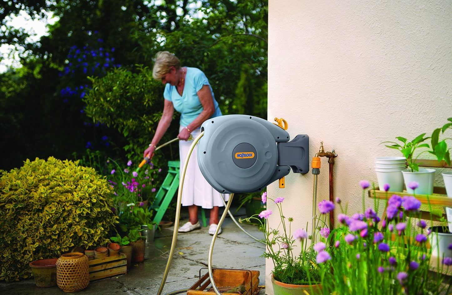 HOZELOCK - Auto Reel Wall - mounted Reel 10m: Easy to Install, Child - lock, Auto - rewind, Ready - to - use Reel with Nozzle, Fittings, Hozelock Hose and - Chartley Chucks