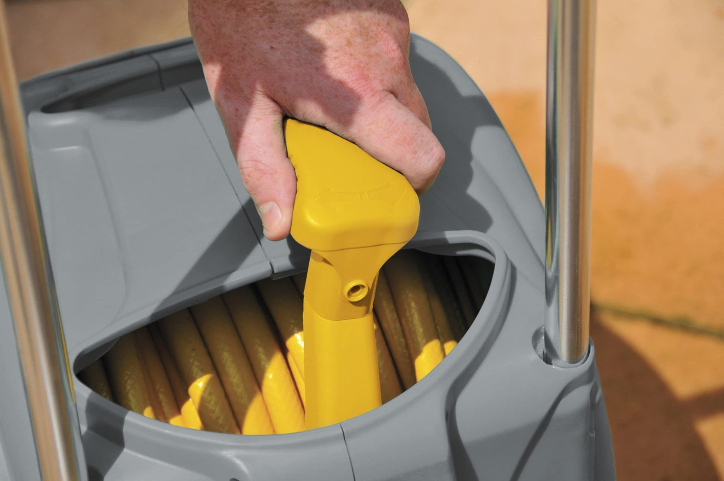 HOZELOCK - Compact Cart Reel 30m : Stable, Sturdy Reel on Wheels, Easy to Assemble and Use, Large Winding Handle, Enclosed Casing, Supplied with all - Chartley Chucks
